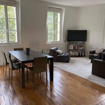 Apartment 3 7e